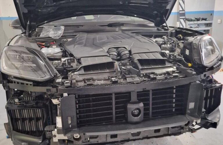 Komora silnika auta VAG podczas diagnostyki elektroniki